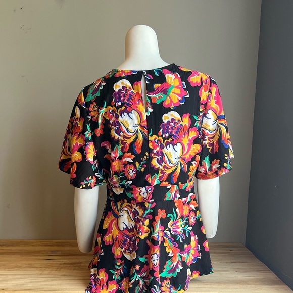 NWT Thalia Sodi Floral Print Top Size Small - Picture 3 of 8